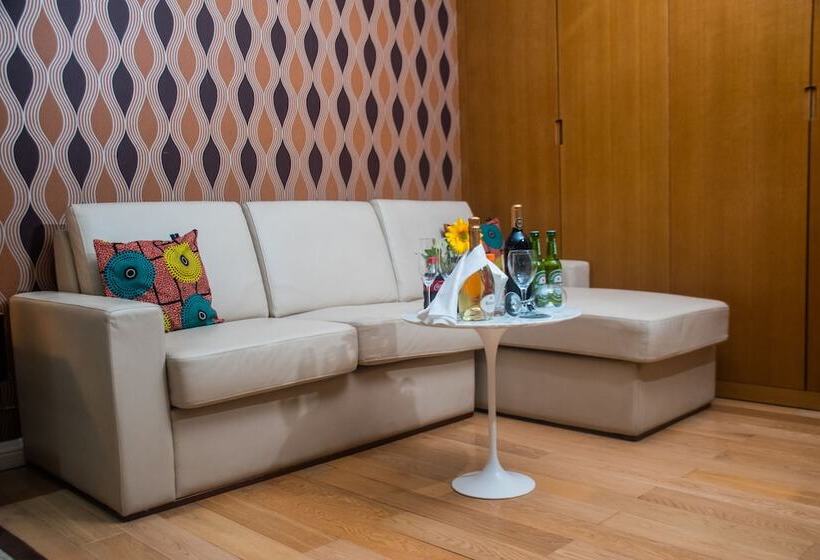 سوییت لوکس, Pefaco Hotel Maya Maya