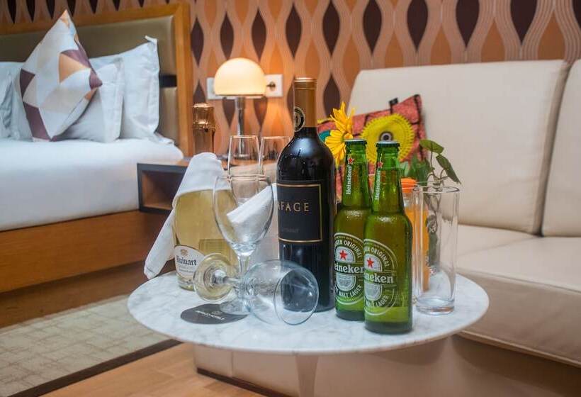 سوییت لوکس, Pefaco Hotel Maya Maya