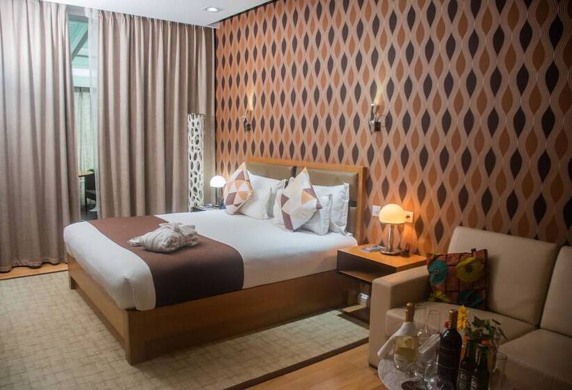 سوییت لوکس, Pefaco Hotel Maya Maya