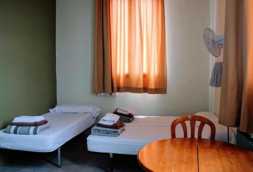 스탠다드 4인용 룸 공용 욕실, Alberg Solidança Hostel