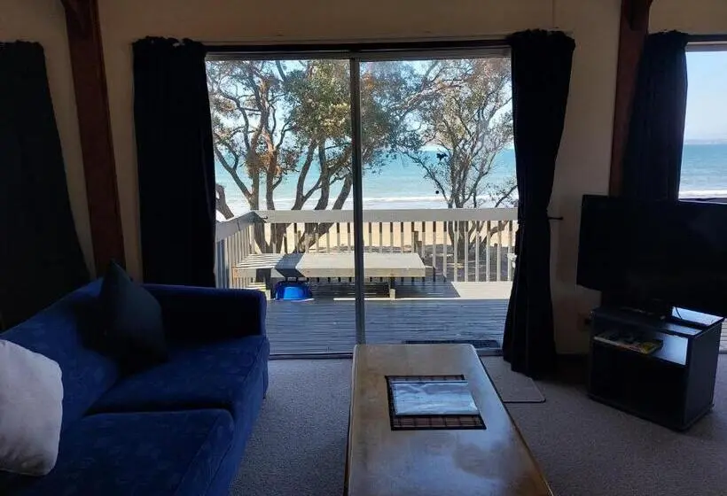 Perhehuone Merinäkymä, Edgewater Motel