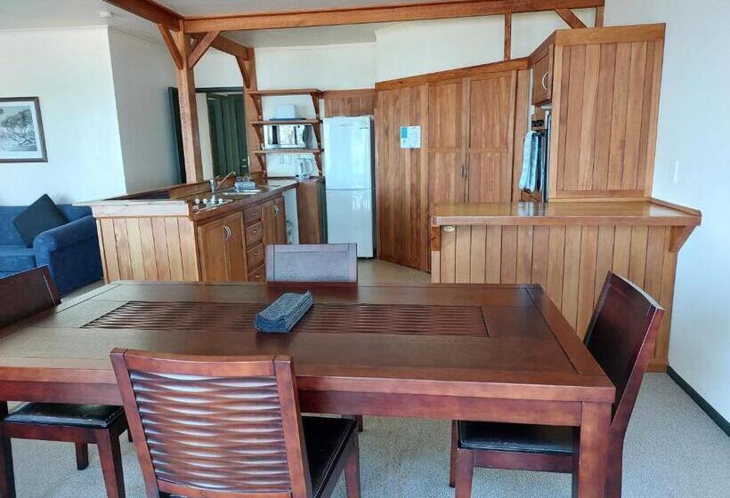 غرفة عائلية مطلّة علي البحر, Edgewater Motel