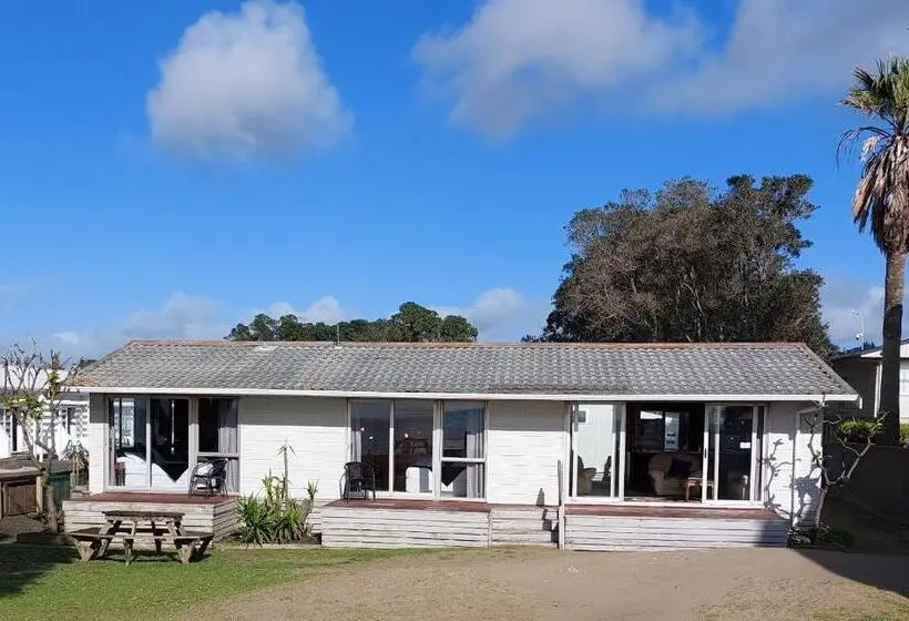 Perhebungalow Merinäkymä, Edgewater Motel