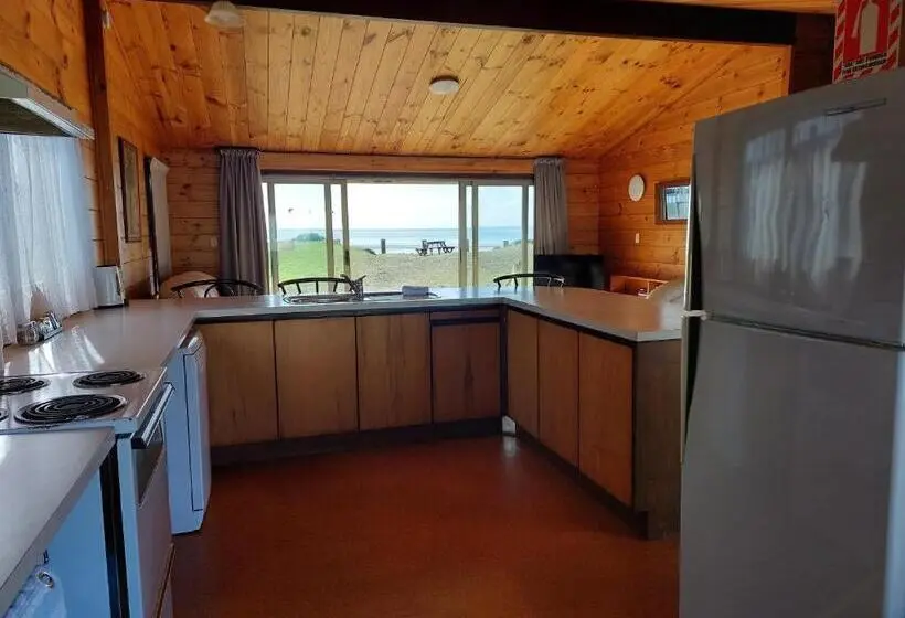 Perhebungalow Merinäkymä, Edgewater Motel