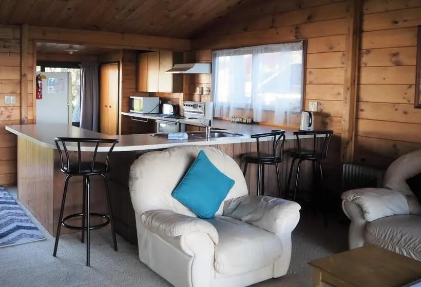 Perhebungalow Merinäkymä, Edgewater Motel