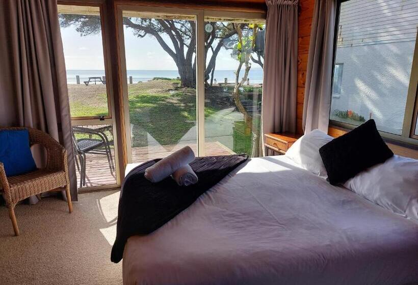 بنجلو عائلى مطل على البحر, Edgewater Motel