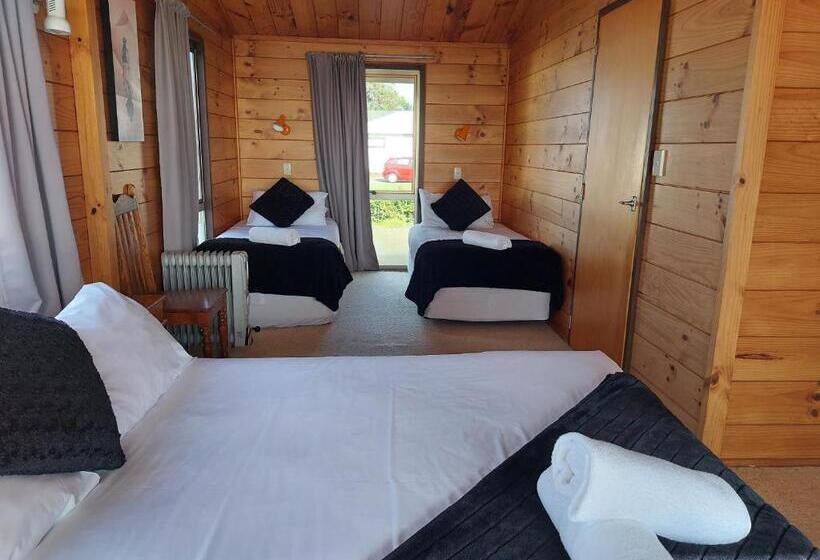 بنجلو عائلى مطل على البحر, Edgewater Motel