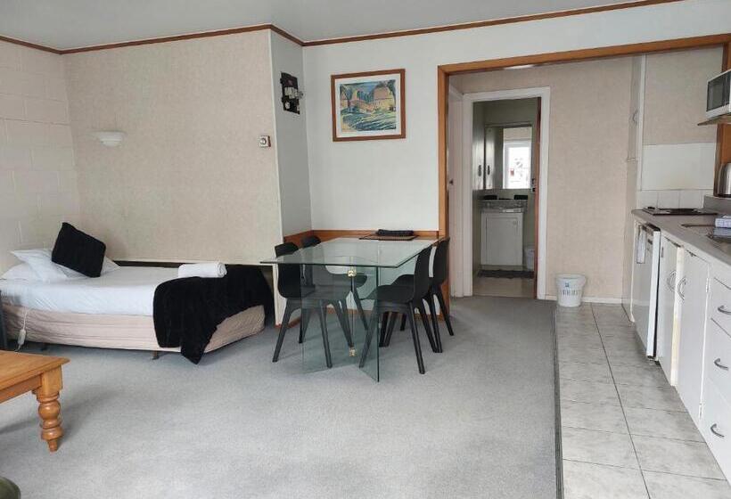 غرفة قياسية, Edgewater Motel