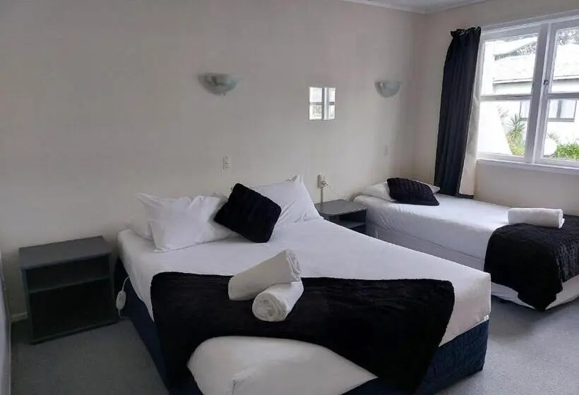 Perhehuone, Edgewater Motel