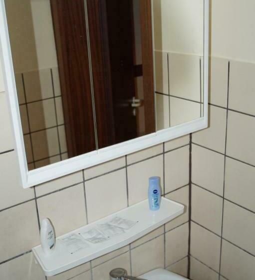 اتاق عادی, La Fontana