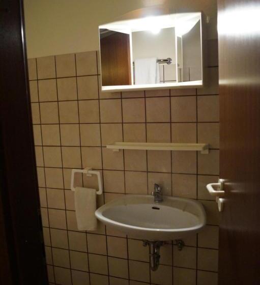 Economy Triple Room, La Fontana