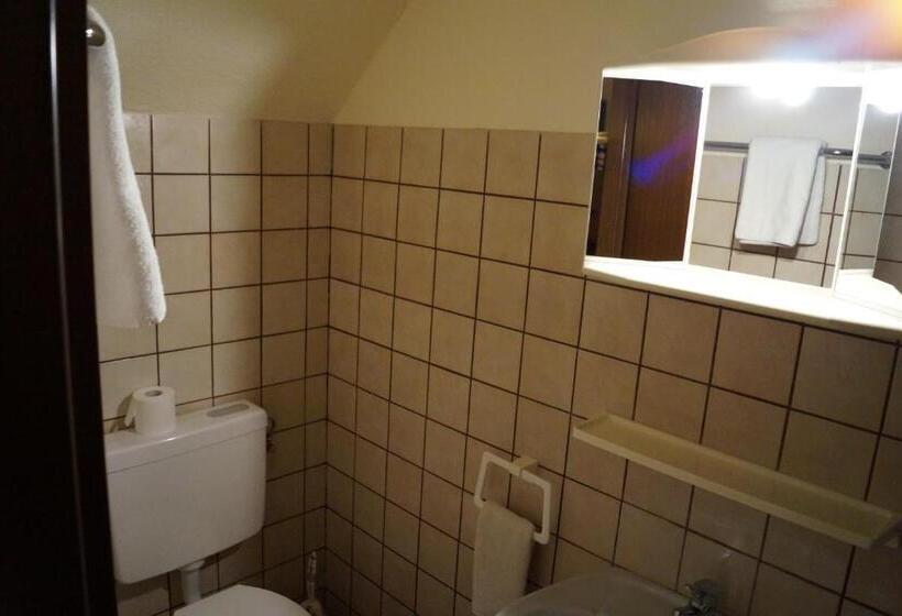 Economy Triple Room, La Fontana