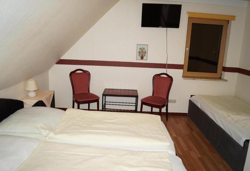 Economy Triple Room, La Fontana