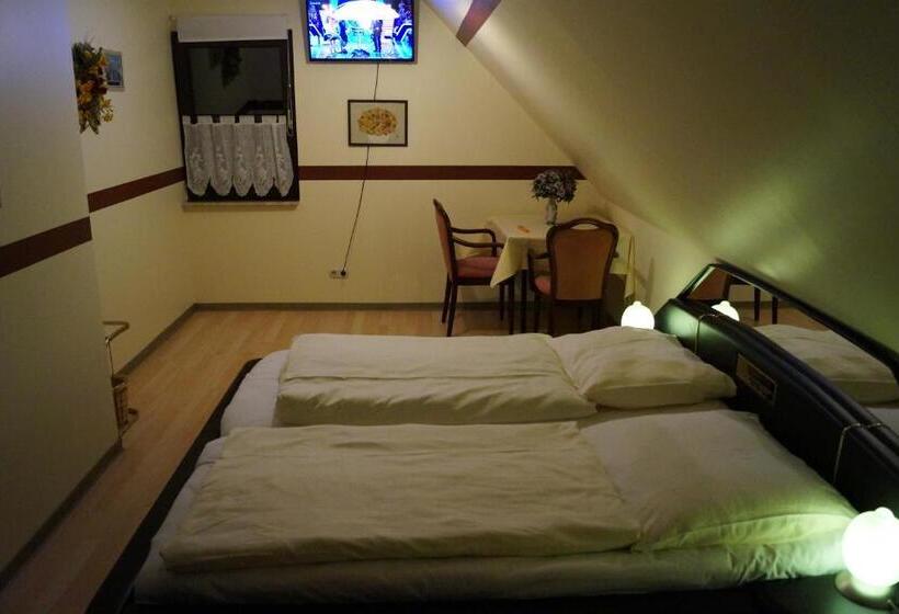 اتاق عادی, La Fontana