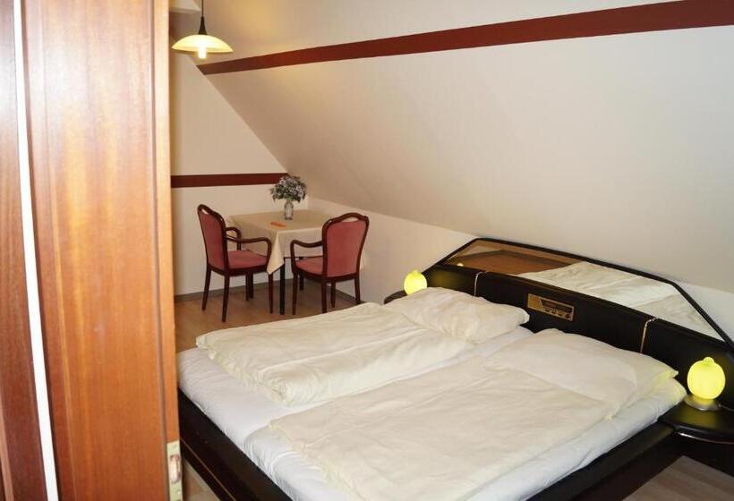 اتاق عادی, La Fontana