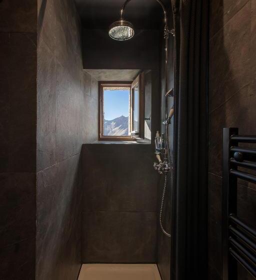 חדר משפחתי נוף להרים, Refuge Du Montenvers