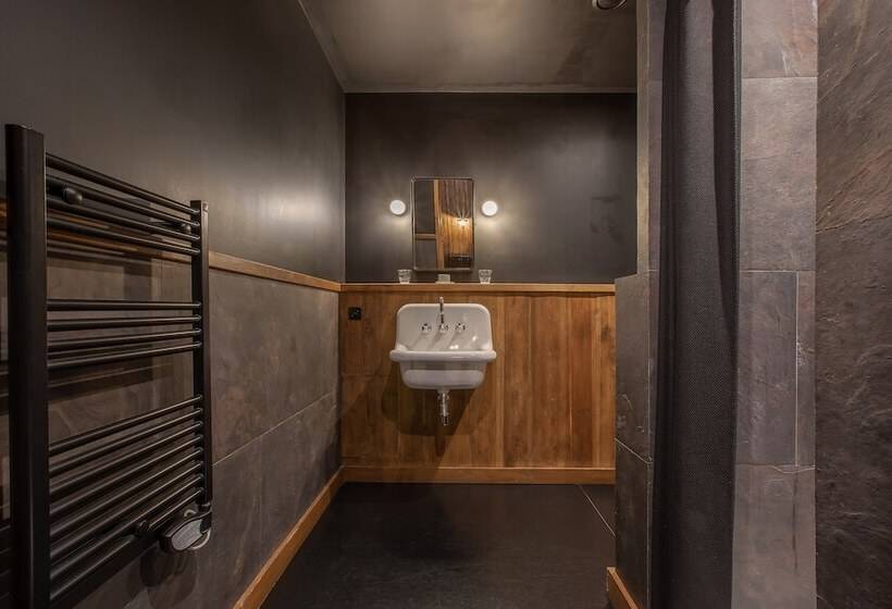 חדר משפחתי, Refuge Du Montenvers