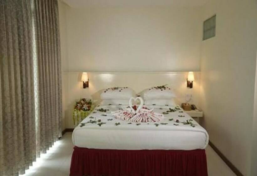 اتاق لوکس, Taw Win Yadanar