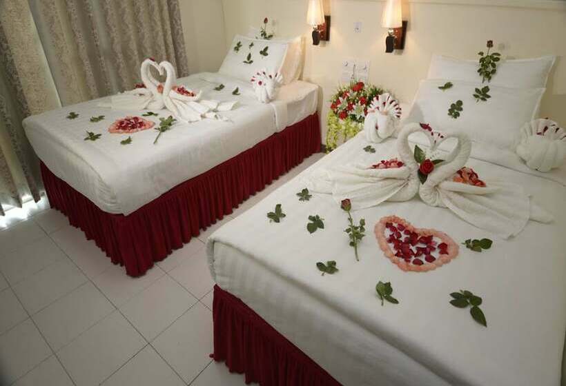 اتاق سوپریور, Taw Win Yadanar