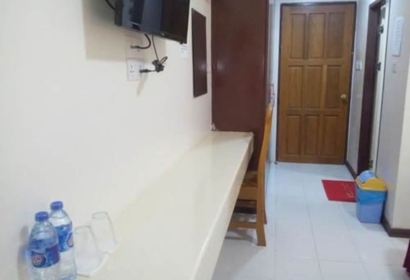 اتاق سوپریور, Taw Win Yadanar