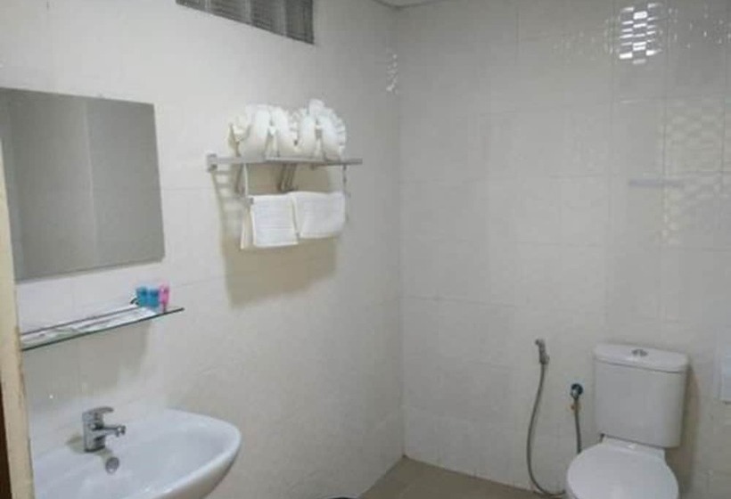 اتاق سوپریور, Taw Win Yadanar