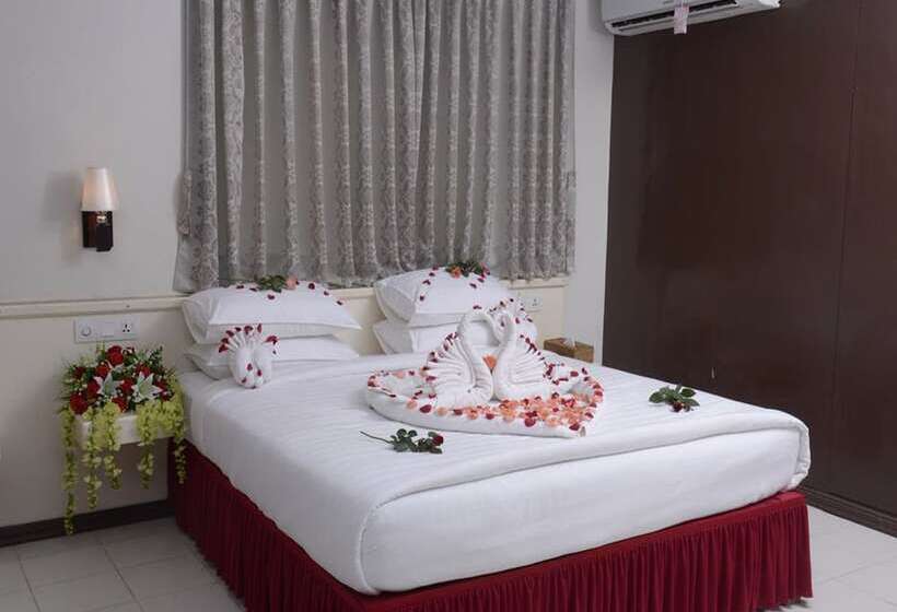 اتاق لوکس, Taw Win Yadanar