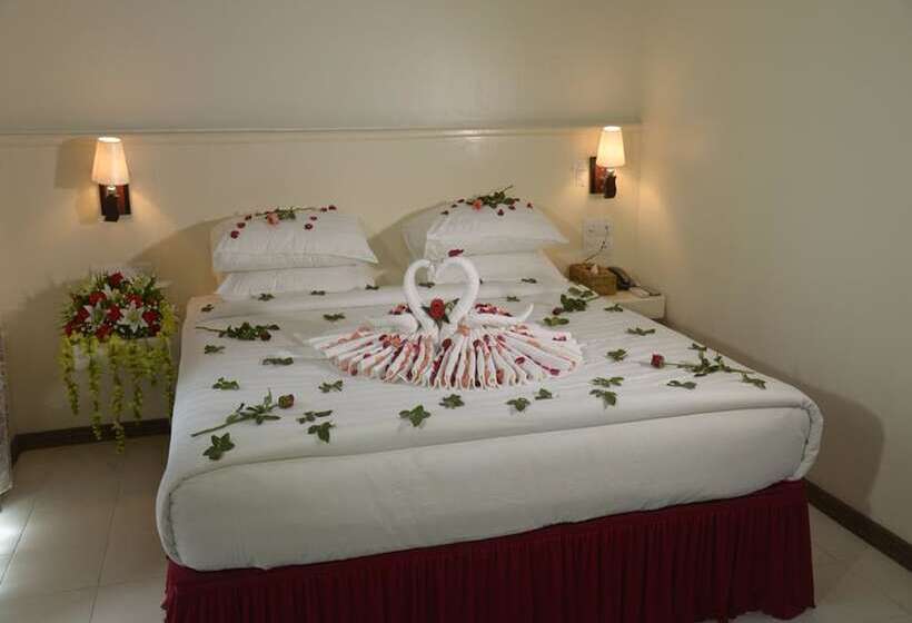 اتاق لوکس, Taw Win Yadanar