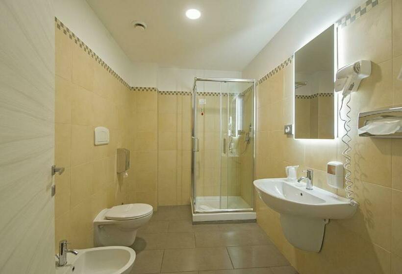 غرفة قياسية سرير كينج, Testani Colleferro