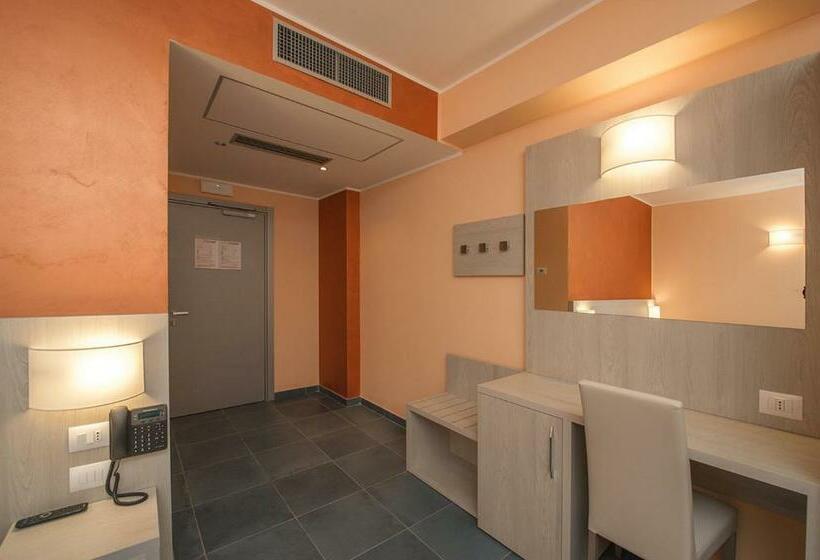 غرفة قياسية سرير كينج, Testani Colleferro