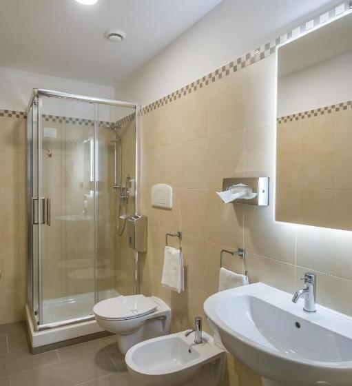 غرفة قياسية سرير كينج, Testani Colleferro