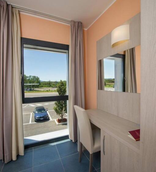 غرفة كومفورت ثلاثية, Testani Colleferro