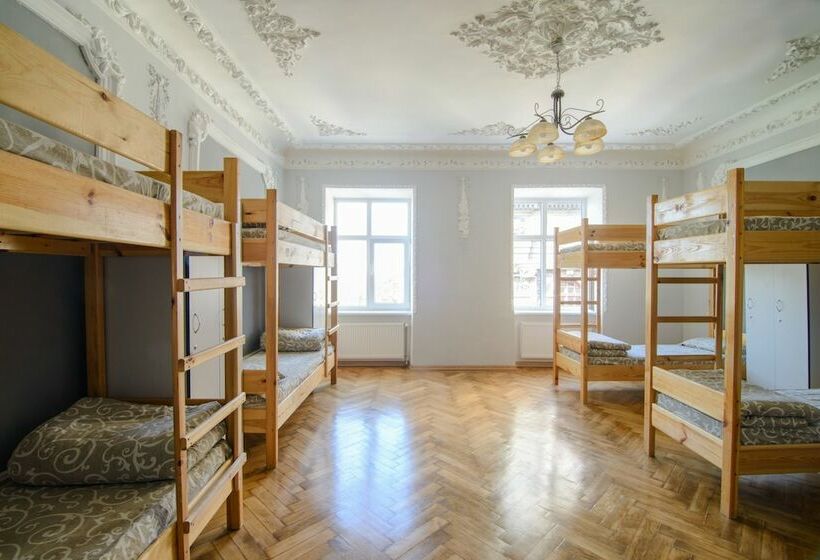 سرير فى غرفة مشتركه, Premium Hostel