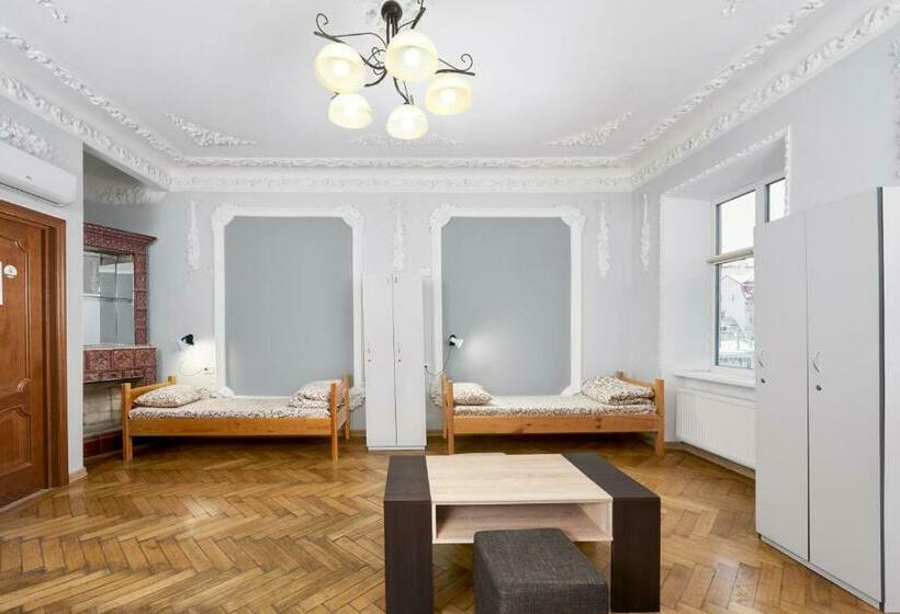 تختخواب در اتاق مشترک, Premium Hostel