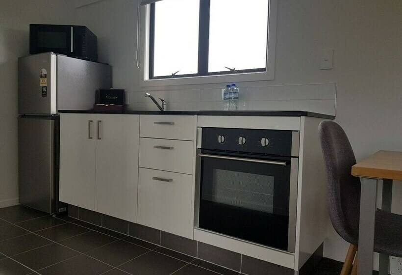 Семейный Номер, Tidewater Motel And Tourist Park   Hostel