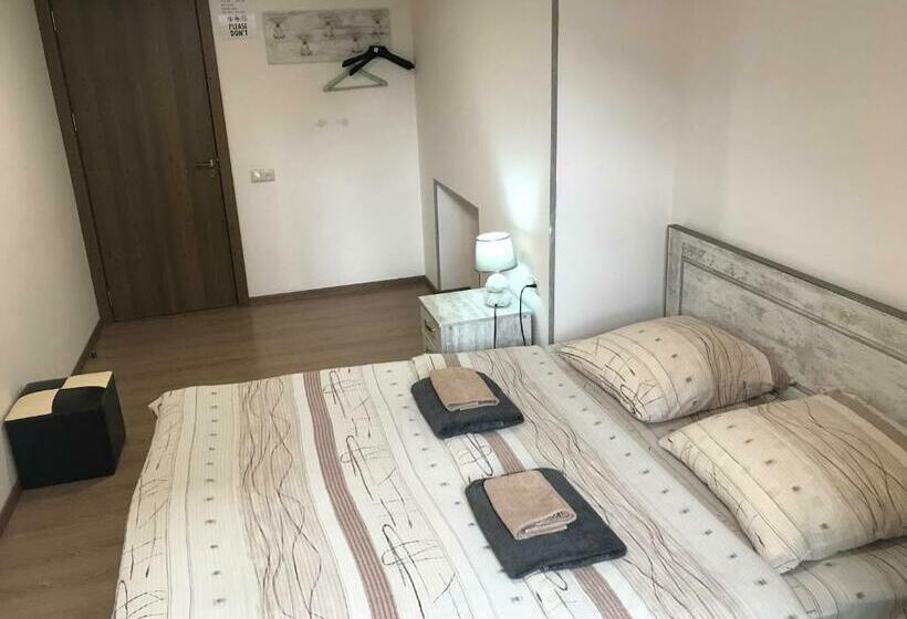 اتاق استاندارد با سرویس بهداشتی مشترک, Le Petit