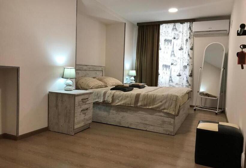 اتاق استاندارد با سرویس بهداشتی مشترک, Le Petit