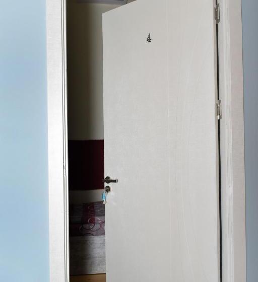 اتاق استاندارد یک تخته با سرویس بهداشتی مشترک, Le Petit