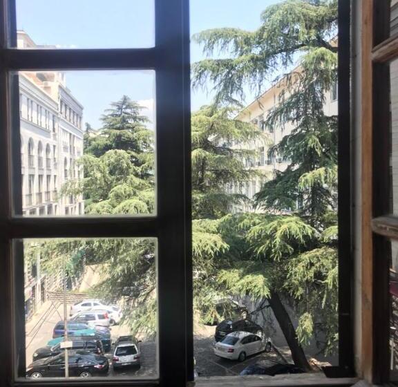 اتاق استاندارد یک تخته با سرویس بهداشتی مشترک, Le Petit