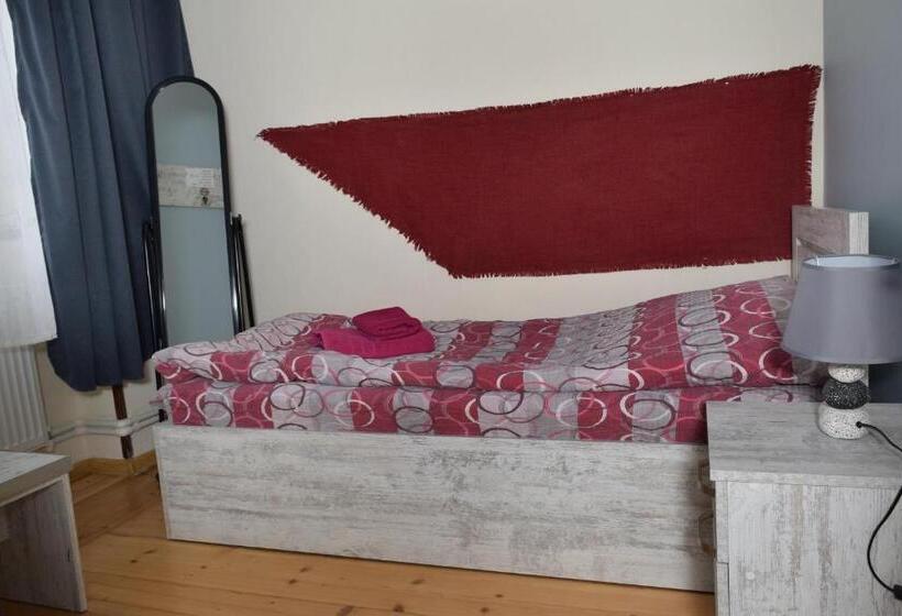 اتاق استاندارد یک تخته با سرویس بهداشتی مشترک, Le Petit