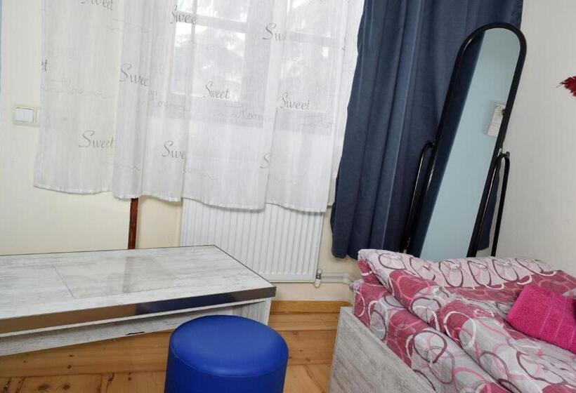 اتاق استاندارد یک تخته با سرویس بهداشتی مشترک, Le Petit