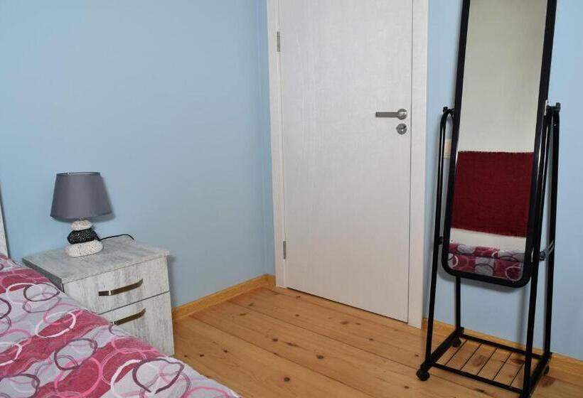 اتاق استاندارد یک تخته با سرویس بهداشتی مشترک, Le Petit