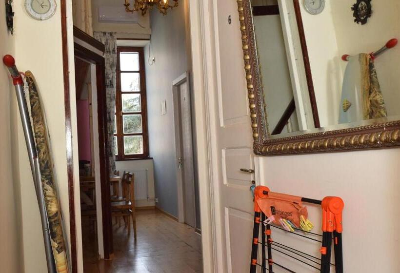 اتاق استاندارد یک تخته با سرویس بهداشتی مشترک, Le Petit