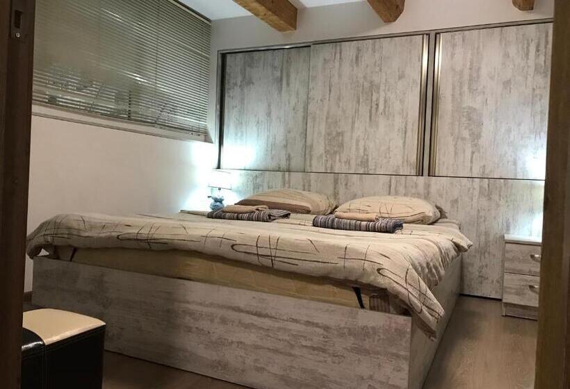 اتاق استاندارد با سرویس بهداشتی مشترک, Le Petit