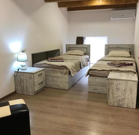 اتاق استاندارد با سرویس بهداشتی مشترک, Le Petit