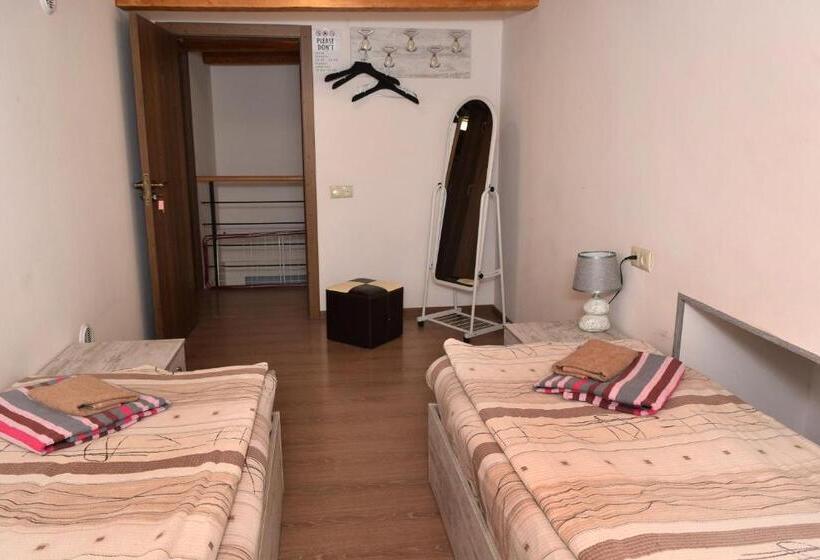 اتاق استاندارد با سرویس بهداشتی مشترک, Le Petit