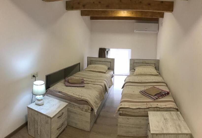 اتاق استاندارد با سرویس بهداشتی مشترک, Le Petit