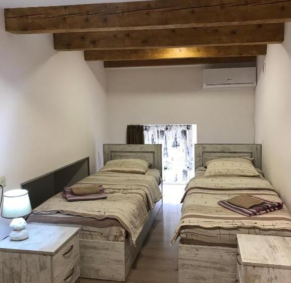 اتاق استاندارد با سرویس بهداشتی مشترک, Le Petit