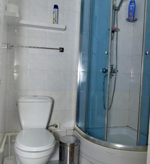 اتاق استاندارد یک تخته با سرویس بهداشتی مشترک, Le Petit