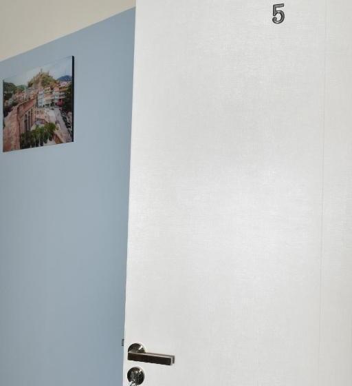 اتاق استاندارد یک تخته با سرویس بهداشتی مشترک, Le Petit