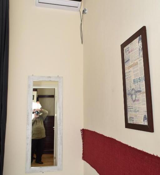 اتاق استاندارد یک تخته با سرویس بهداشتی مشترک, Le Petit